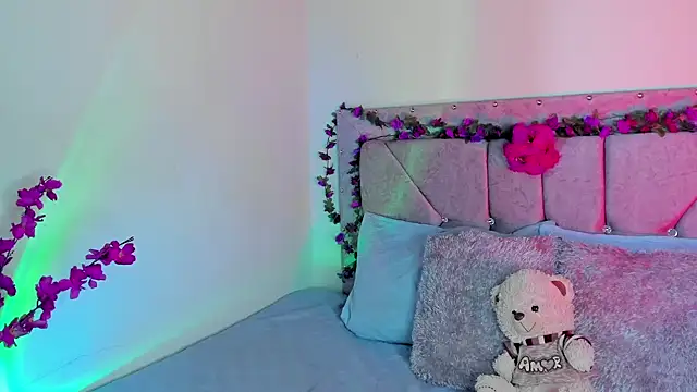 Snapshot of Britanny77 chatting on 03-03-26, 02:01 Britanny77 online show from 03-03-26, 02:01