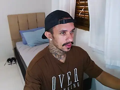 Snapshot of lipegonzalezz chatting on 02-11-26, 11:48 lipegonzalezz online show from 02-11-26, 11:48