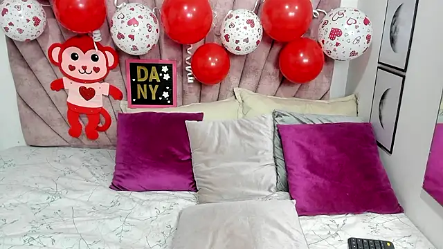 Snapshot of danibellucii_ chatting on 02-14-26, 12:24 danibellucii online show from 02-14-26, 12:24