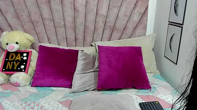 Snapshot of danibellucii_ chatting on 02-25-26, 03:38 danibellucii online show from 02-25-26, 03:38