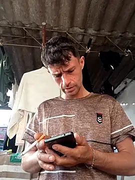 torvyHot online show from 04-12-26, 11:37