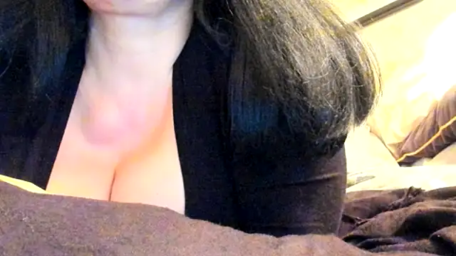 Snapshot of ChristieCru chatting on 01-15-26, 08:12 ChristieCru online show from 01-15-26, 08:12