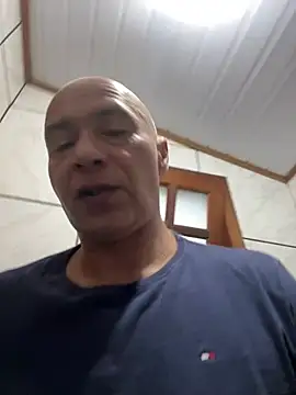 Snapshot of dogfrota chatting on 07-19-26, 07:39 dogfrota online show from 07-19-26, 07:39