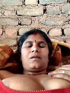 Hot di97 online show from 04-06-26, 04:57