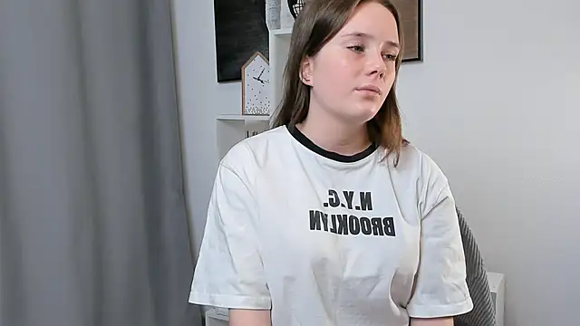 Snapshot of GenevieNyreen chatting on 01-12-26, 11:26 GenevieNyreen online show from 01-12-26, 11:26