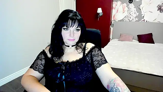 Victoria booth online show from 02-18-26, 01:29