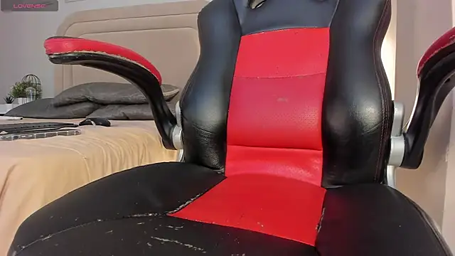 Snapshot of Meeganfoox chatting on 01-14-26, 03:56 Meeganfoox online show from 01-14-26, 03:56