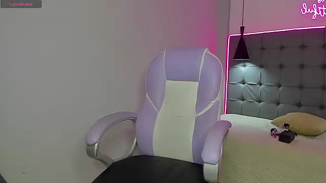 scarletcherry18 online show from 02-06-26, 03:33