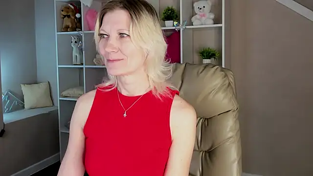 Julie Lucas online show from 03-11-26, 12:38