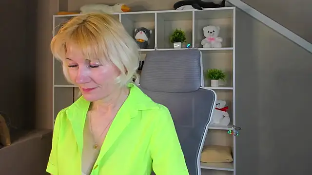 Julie Lucas online show from 04-09-26, 12:43