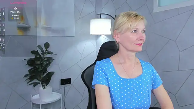 Julie Lucas online show from 06-03-26, 12:24