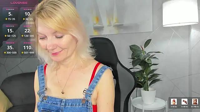 Snapshot of Julie_Lucas chatting on 06-16-26, 12:02 Julie Lucas online show from 06-16-26, 12:02