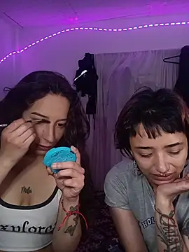 Snapshot of AlexxaAndRileyy chatting on 06-28-26, 04:57 AlexxaAndRileyy online show from 06-28-26, 04:57