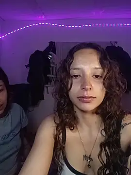 Snapshot of AlexxaAndRileyy chatting on 06-29-26, 04:18 AlexxaAndRileyy online show from 06-29-26, 04:18