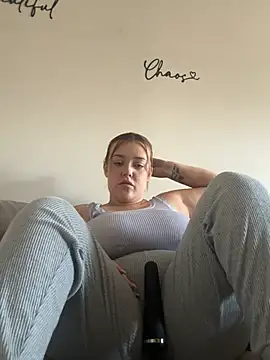 Snapshot of Princess-ivyxoxo chatting on 07-16-26, 02:01 Princess-ivyxoxo online show from 07-16-26, 02:01
