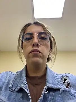 Snapshot of Paulinaa_bella chatting on 02-25-26, 11:47 Paulinaa bella online show from 02-25-26, 11:47