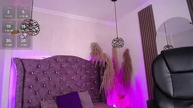 Snapshot of Violet_Collins1 chatting on 06-04-26, 09:43 Violet Collins1 online show from 06-04-26, 09:43