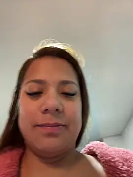 Snapshot of Pretty__Milf chatting on 04-24-26, 09:45 Pretty Milf online show from 04-24-26, 09:45