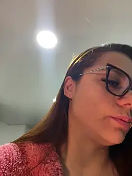 Snapshot of Pretty__Milf chatting on 04-29-26, 09:24 Pretty Milf online show from 04-29-26, 09:24