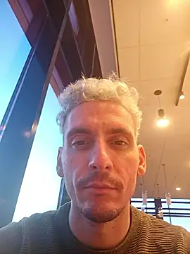 Rayzel White online show from 01-17-26, 04:00