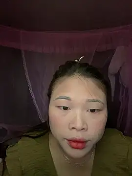 Snapshot of Emxinh123cute chatting on 01-14-26, 02:28 Emxinh123cute online show from 01-14-26, 02:28