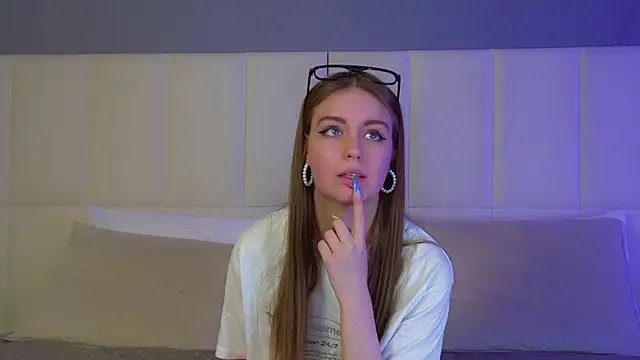 Snapshot of SofiaSarvain chatting on 02-24-26, 06:28 SofiaSarvain online show from 02-24-26, 06:28