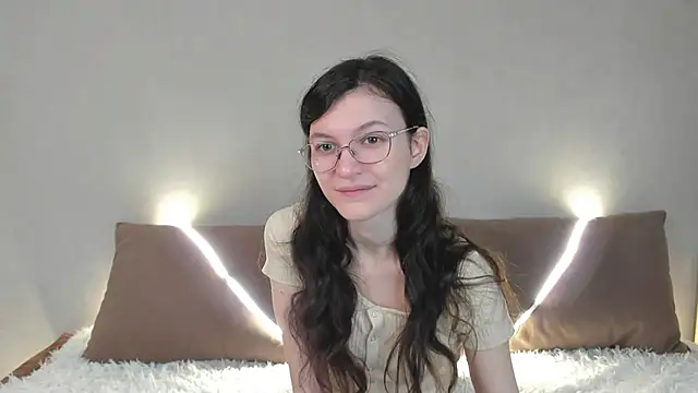 ThoraMarola online show from 04-15-26, 05:03