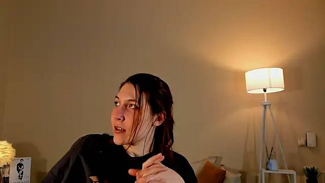 Snapshot of ClariceWellen chatting on 01-15-26, 06:55 ClariceWellen online show from 01-15-26, 06:55