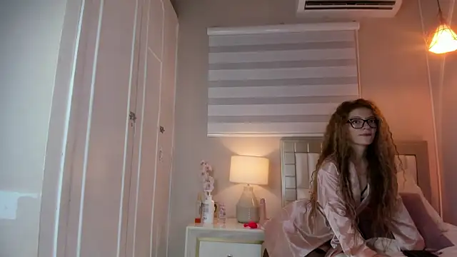 Snapshot of isabela__x chatting on 02-27-26, 11:32 isabela x online show from 02-27-26, 11:32