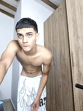 Snapshot of dominant_boy1 chatting on 01-13-26, 09:20 dominant boy1 online show from 01-13-26, 09:20