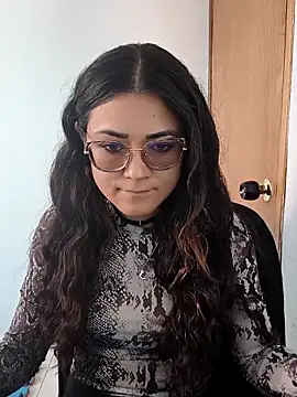 Snapshot of Freyarosse chatting on 03-03-26, 02:34 Freyarosse online show from 03-03-26, 02:34