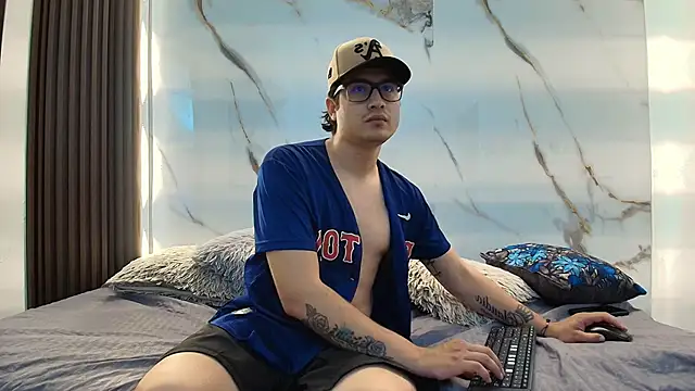 Danner Alaia online show from 01-15-26, 07:50