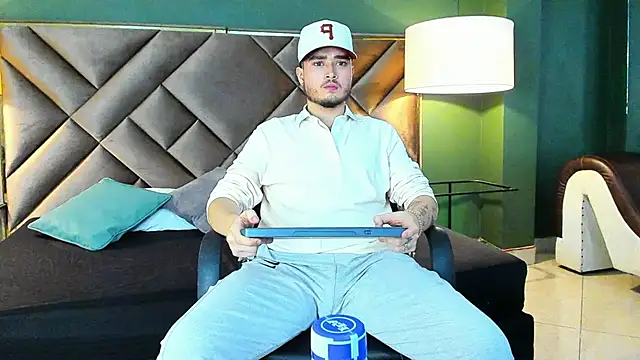 Snapshot of Salvattore_Muller chatting on 02-10-26, 06:06 Salvattore Muller online show from 02-10-26, 06:06