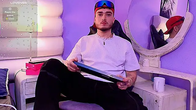 Snapshot of Salvattore_Muller chatting on 02-12-26, 08:37 Salvattore Muller online show from 02-12-26, 08:37