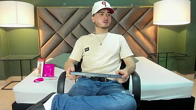 Snapshot of Salvattore_Muller chatting on 02-23-26, 08:44 Salvattore Muller online show from 02-23-26, 08:44