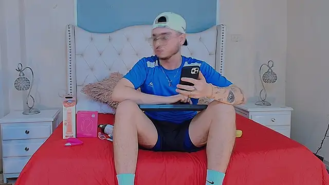 Snapshot of Salvattore_Muller chatting on 03-03-26, 04:46 Salvattore Muller online show from 03-03-26, 04:46