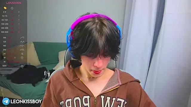 LeonBoykisser online show from 03-26-26, 09:59