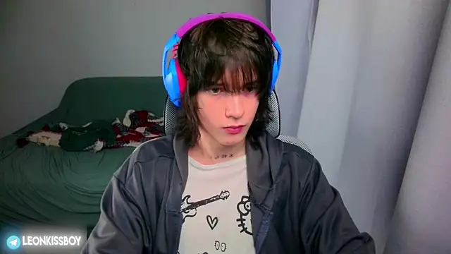 LeonBoykisser online show from 06-30-26, 02:18