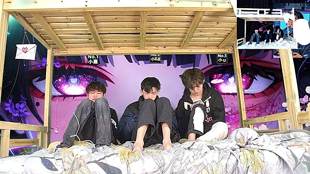 xiaohuangren01 online show from 02-05-26, 01:38