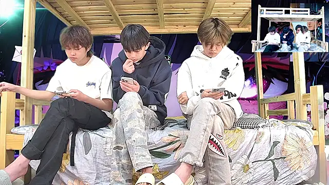 xiaohuangren01 online show from 03-02-26, 07:15