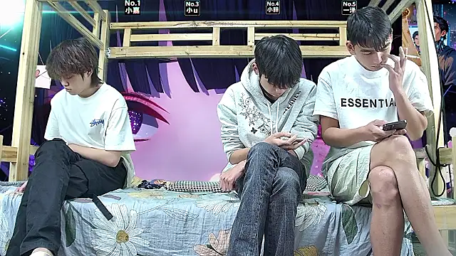 xiaohuangren01 online show from 03-20-26, 11:31