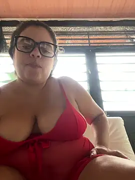 Snapshot of Julissa_x chatting on 02-13-26, 01:40 Julissa x online show from 02-13-26, 01:40