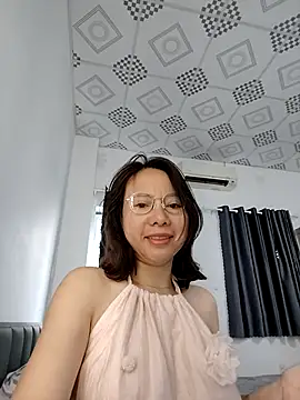 Snapshot of Famrita chatting on 04-18-26, 11:16 Famrita online show from 04-18-26, 11:16