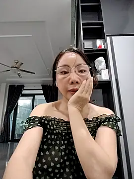 Snapshot of Famrita chatting on 05-06-26, 09:14 Famrita online show from 05-06-26, 09:14