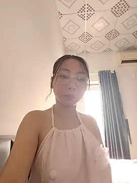 Snapshot of Famrita chatting on 05-08-26, 01:11 Famrita online show from 05-08-26, 01:11