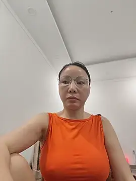 Snapshot of Famrita chatting on 05-25-26, 11:44 Famrita online show from 05-25-26, 11:44