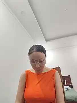 Snapshot of Famrita chatting on 05-27-26, 11:46 Famrita online show from 05-27-26, 11:46