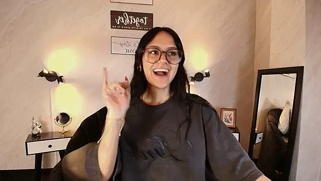 NiccolleHall online show from 02-12-26, 01:17