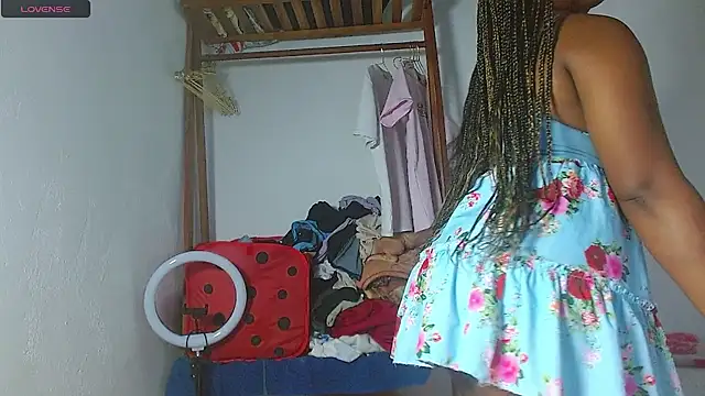 Snapshot of chanellmontes3 chatting on 04-25-26, 06:16 chanellmontes3 online show from 04-25-26, 06:16