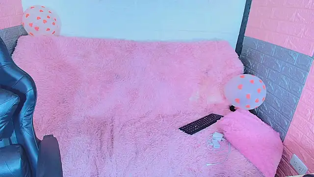 hotcakes uwu online show from 03-27-26, 08:26